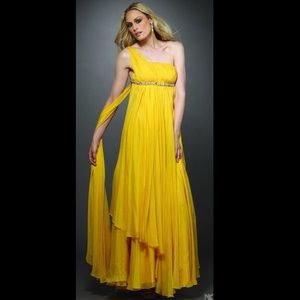 Stunning yellow Grecian goddess chiffon gown 🔥🙌